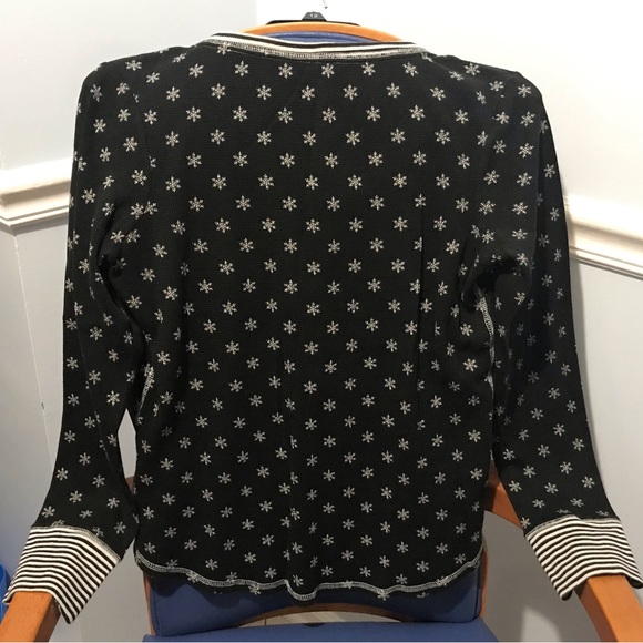 Rare Victoria’s Secret fireside thermal black with white snowflakes PJ set - Picture 7 of 16